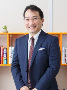 働き方改革上級コンサルタント、業務改善コンサルタントである藤原 輝。